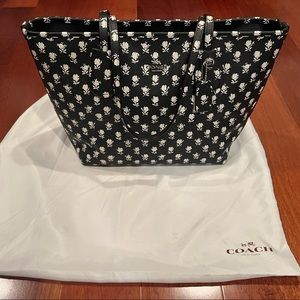NWOT B and W Coach tote